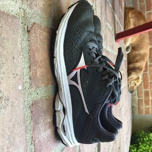 Women’s Mizuno Wave Rider 23 running shoes